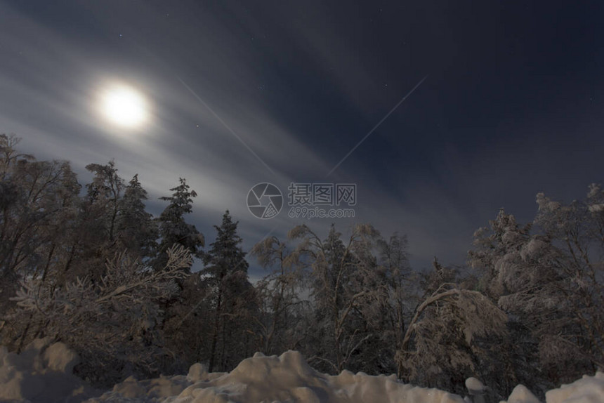 冬夜拉普兰的夜景图片