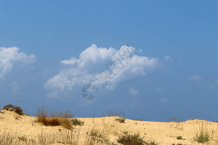 雷云和彩飘过以色列北部地中海上空背景图片