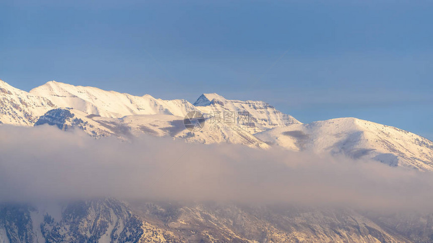 相片全景框架PhotoPanoramaframes这个寒冷的天上满是大雪的蒂帕诺戈斯图片