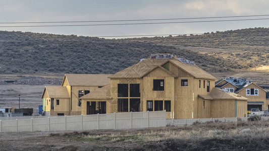 正在建设中的全景住宅图片