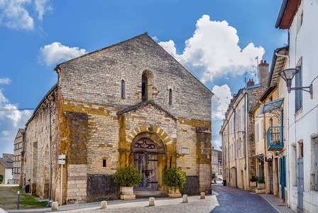 圣瓦勒里安教堂是一座罗马式教堂图片