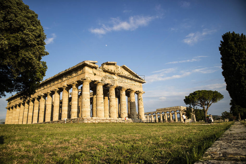 古希腊统治下宗教建筑的古老废墟意大利派斯图姆遗迹Paestu图片