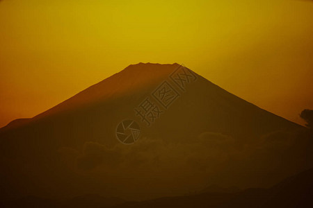 从横滨地标塔可以看到的黄昏和富士山图片