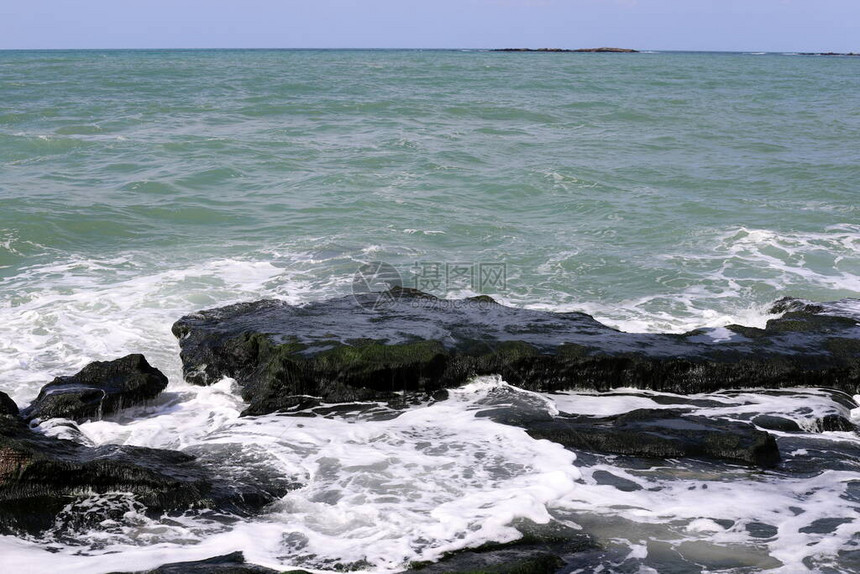 以色列国北部地中海荒凉的海岸图片