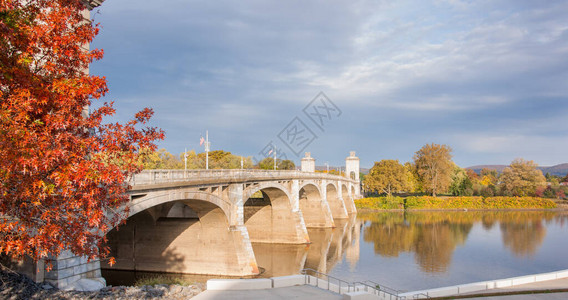 美国宾夕法尼亚州苏克汉纳河对面的威尔克斯图片