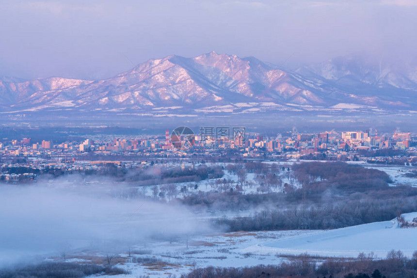 北海道冬天的霜烟图片