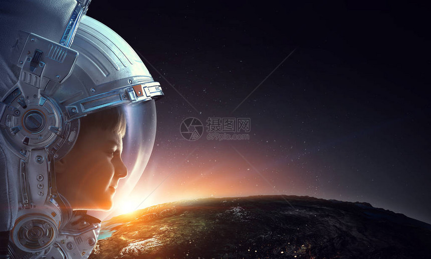 太空中小男孩宇航员在星上航天该图像的元素由美图片