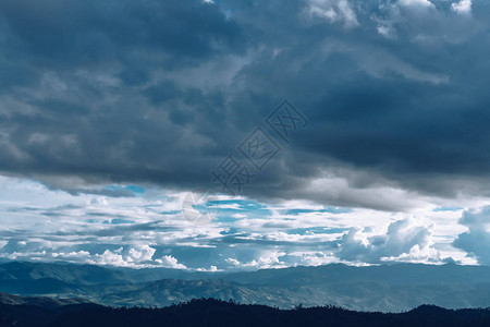 云景以上山脊视图风景图片