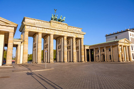 在柏林著名的勃兰登堡托清晨在图片