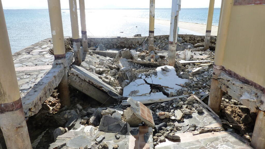 菲律宾米沙亚斯地区巴贡努阿岛受损结构图片