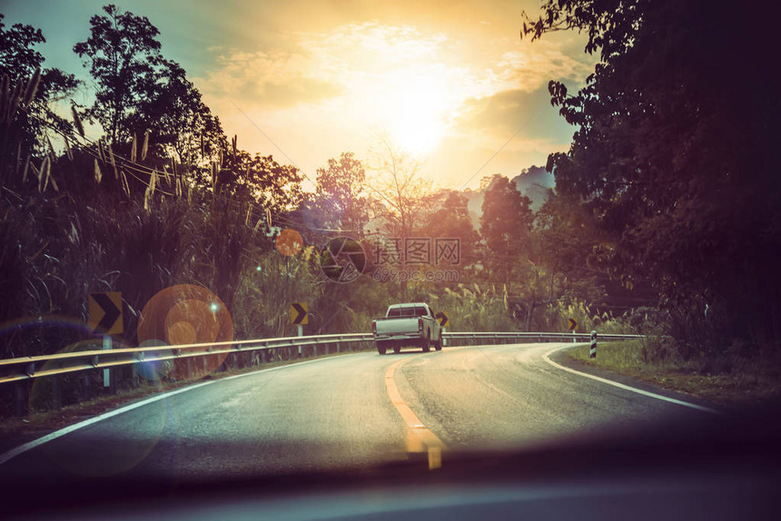 景观道路铺设道路农村路边景观山景墙纸背景自然道路阳光图片