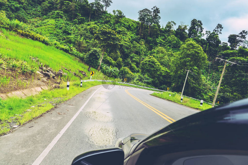 景观道路铺设道路农村路边景观山景公路运输道路汽车在街上行驶汽车图片