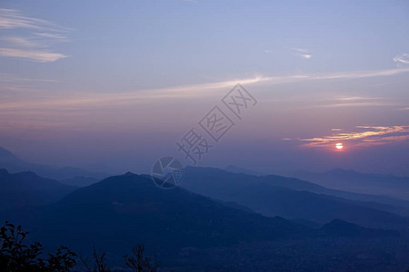 尼泊尔喜马拉雅山上美丽的薄图片