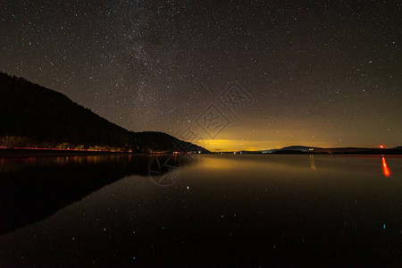 巴森斯韦特湖夜晚天空高清图片