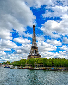 在法国巴黎的塞纳河对图片