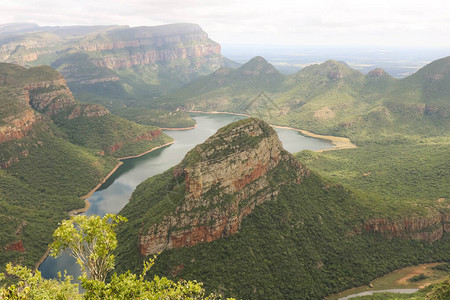 伊西曼加利索iSimangalisoWetland公园和南非圣卢西岛带有山地风背景