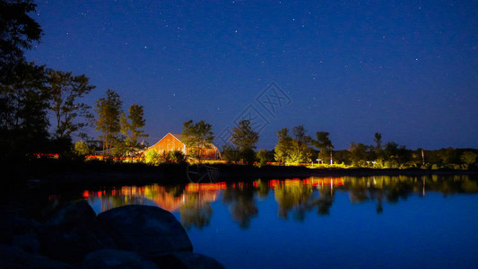 加拿大湖的夜景背景图片