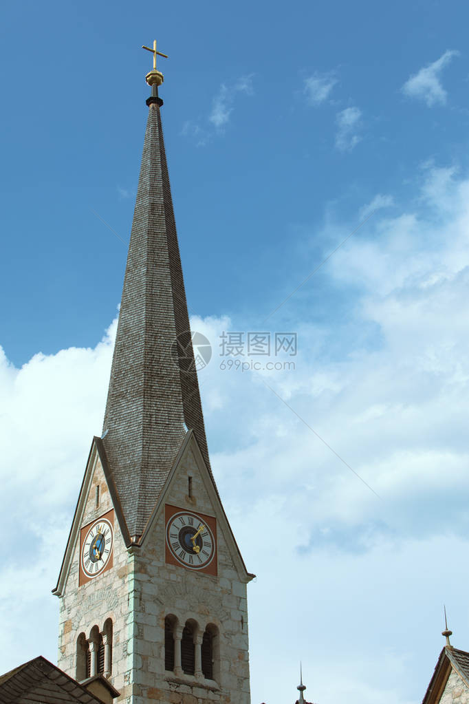 奥地利哈尔施塔特教堂钟楼的景色图片