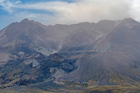 华盛顿圣海伦山的蒸汽中火山岩图片