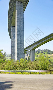阿斯图里亚斯公国高架桥的支撑柱图片