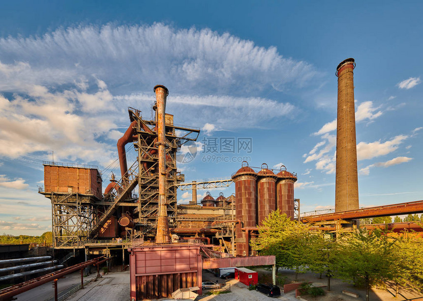 德国杜伊斯堡的工业厂公园地标和旅游景图片