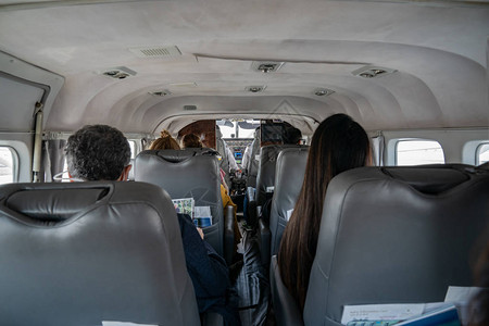 在泰国小型私人喷气式飞机的驾驶室控制后方图片