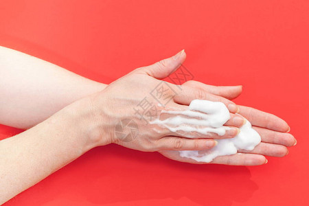 妇女洗手Corona病图片