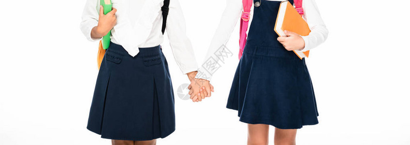 两名多元文化的女学生用白手抓着孤立的手背景图片
