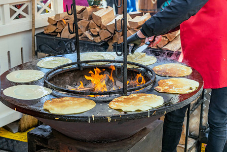 煎饼在斯拉夫节日马斯莱尼图片