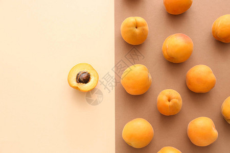 整盘杏仁和半份彩色背景图片