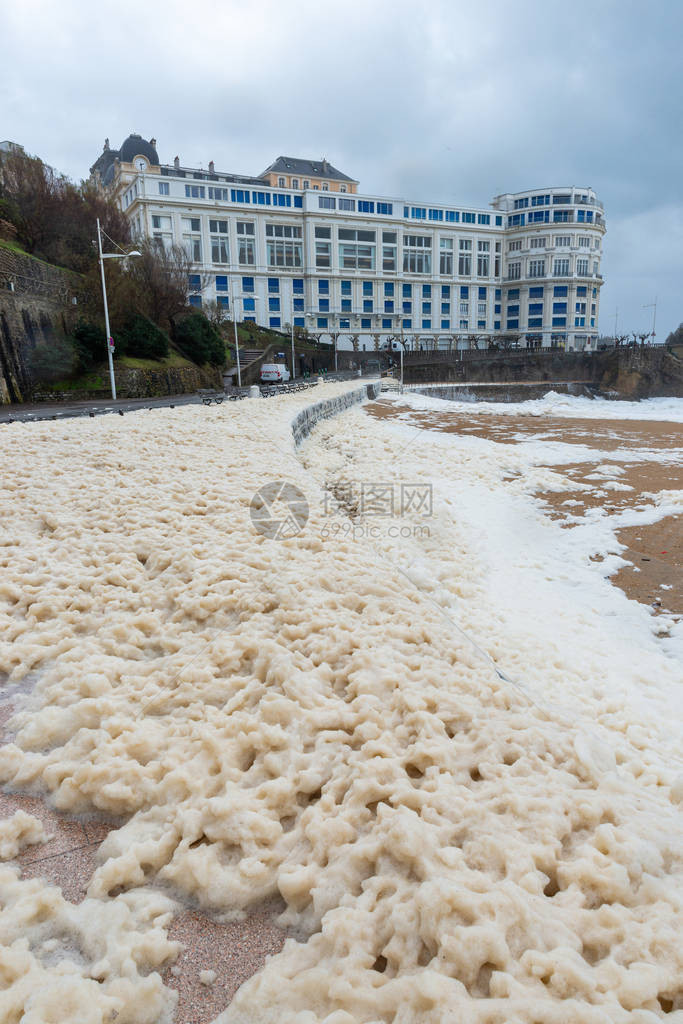 在法国大高地滩及其暴风雨中图片