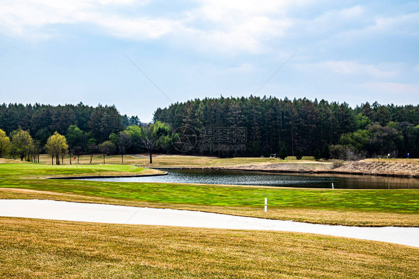 春季昌春金久丹森林公园高尔夫球场景图片