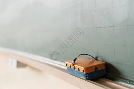 日本小学的黑板和黑板背景图片