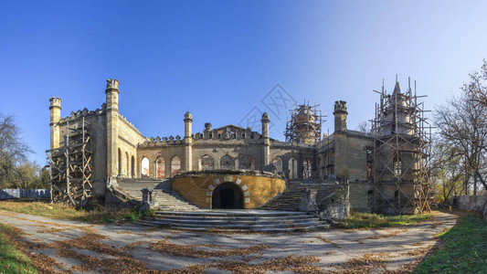 乌克兰敖德萨附近彼得罗夫卡村被遗弃的库里斯城堡被破坏的浪漫主图片