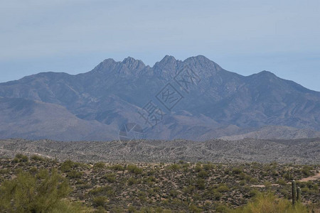 亚利桑那州凤凰城东北的四峰山图片