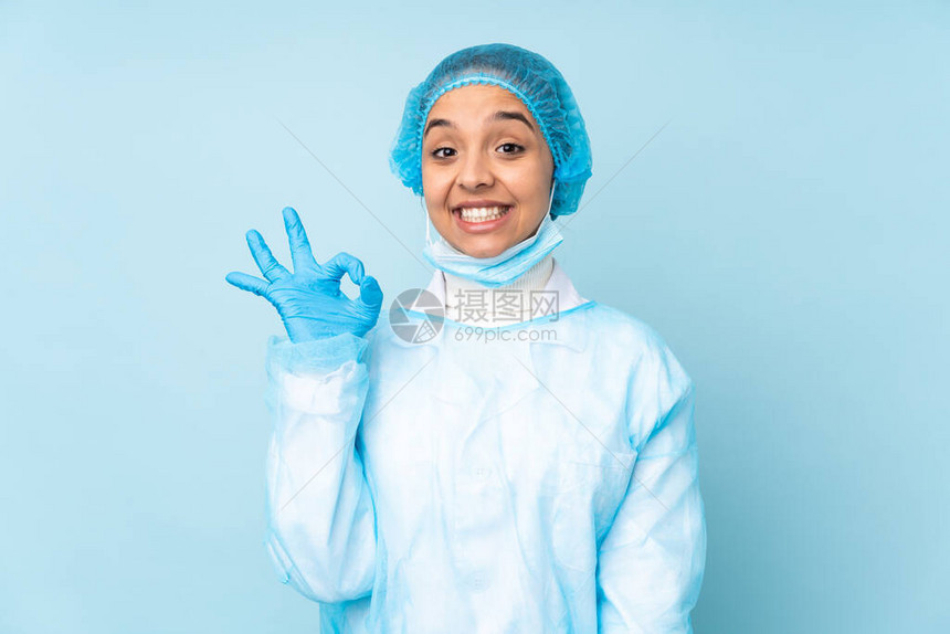 穿蓝制服的年轻外科医生印度女青年用图片