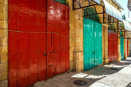 在以色列耶路撒冷老城著名市场上的多背景图片