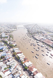 日出时的CaiRang漂浮市场在CanTho河湄公河三角洲地区南越旅游目的地销售批发水果背景图片