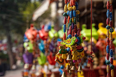 印度新德里市场装饰手画风花粉和挂图片