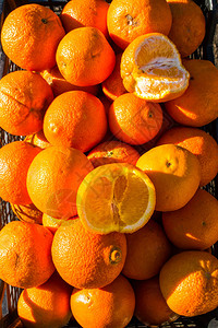 一堆新鲜的果汁橙图片