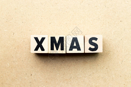 木材背景上的字母块圣诞节概念背景图片
