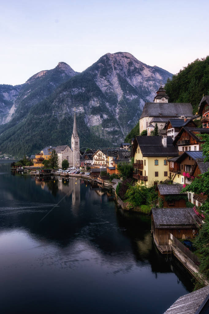 Hallstat村和湖从该地区的一个观察点看图片