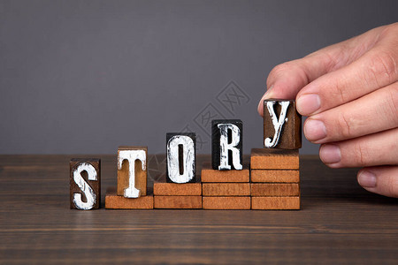 storySTORY概念步骤上的木制字母背景