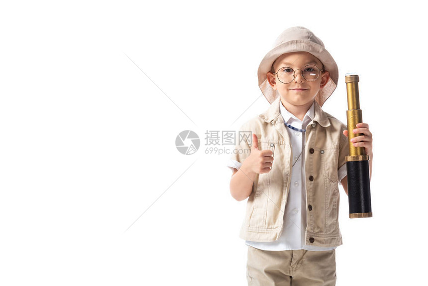 戴着眼镜和帽子的微笑探险男孩的正面图图片