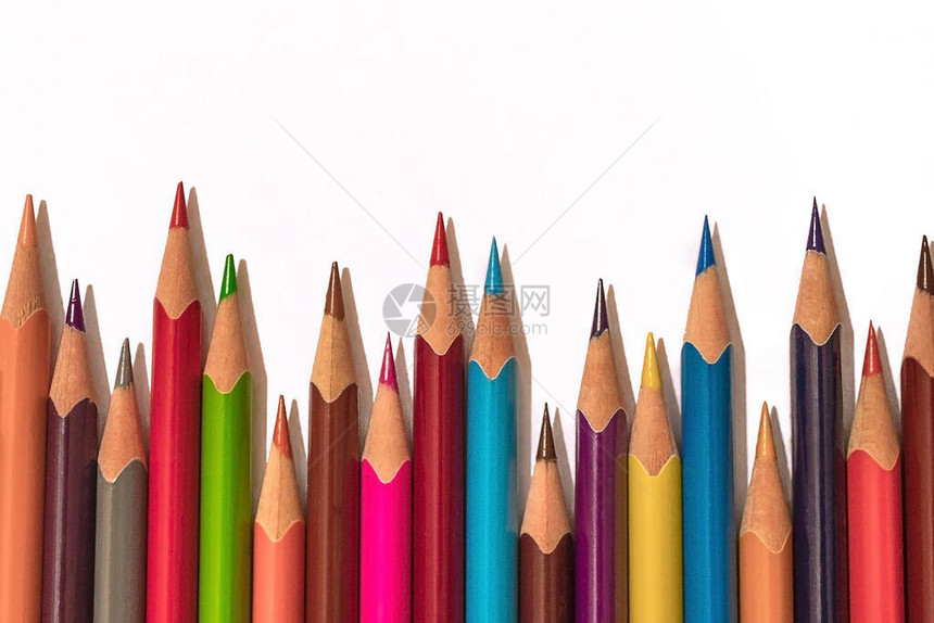 许多不同长度的彩色铅笔图片