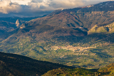 波利纳Madonie山脉和地区自然公园的景色图片