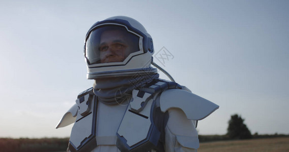 ps盔甲素材宇航员在火星上打开头背景