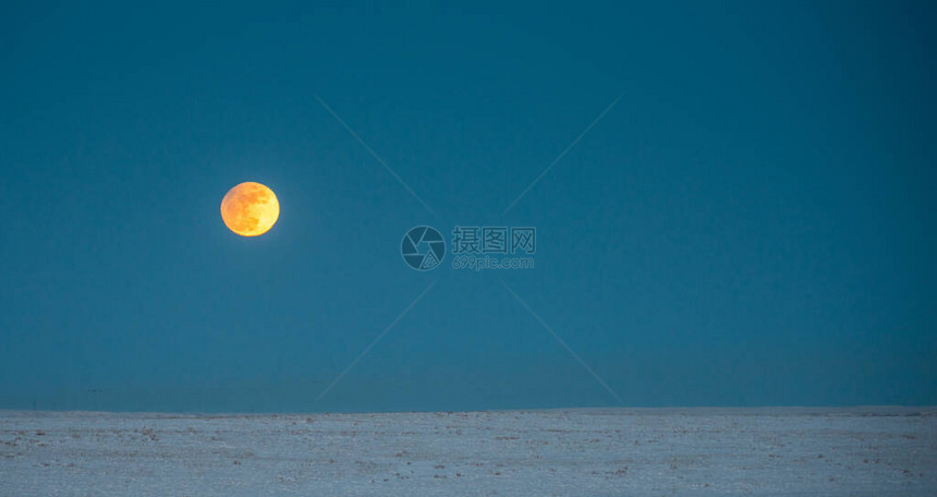 卡尔加里的半影日食图片