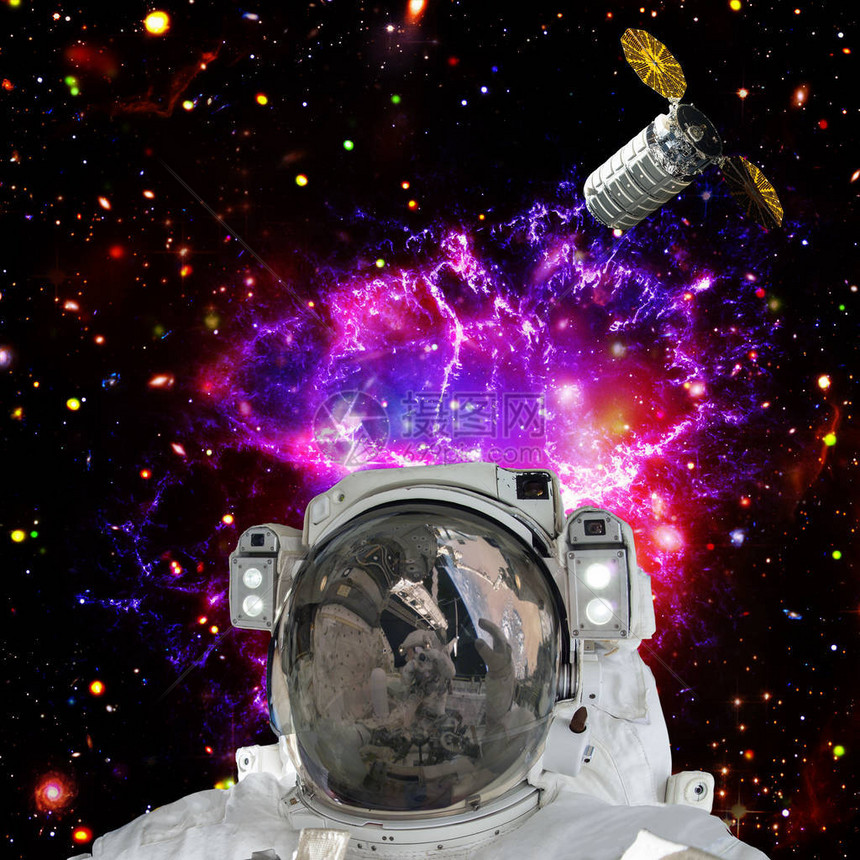 宇宙航员对星系和恒星摆姿势外太空这是美国航天局提供图片