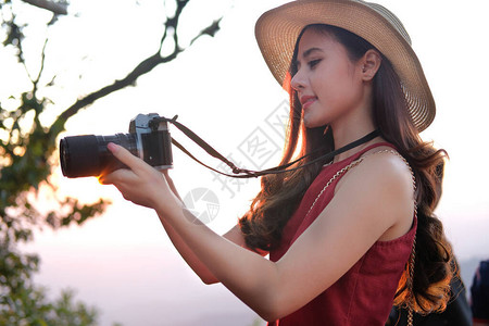 亚洲女人拍照旅行者旅游度假旅行图片